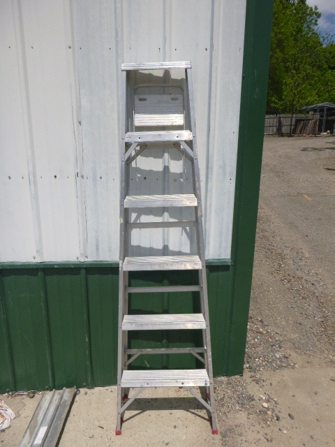 lot 62 image: Aluminum Ladder