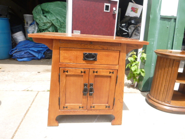 lot 65 image: End Table