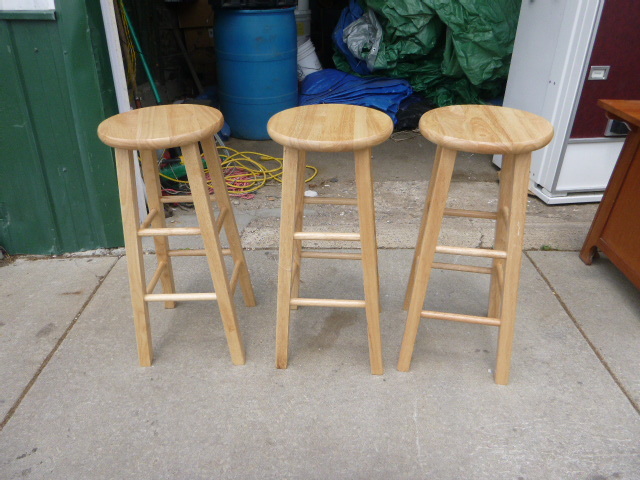 lot 66 image: 3 Bar Stools