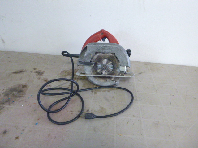 lot 70 image: Milwaukee Heavy Duty Circular Saw