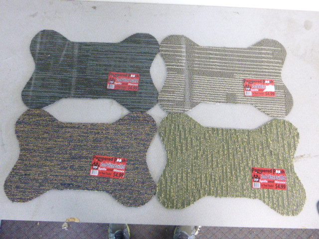 lot 93 image: 4 Pampered Pooch Mats