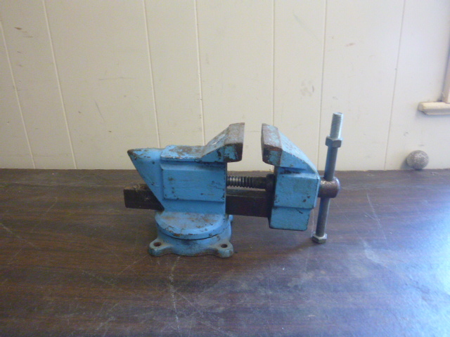 lot 97 image: Craftsman Swivel Bench Vise