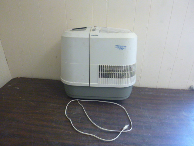 lot 107 image: Holmes Humidifier