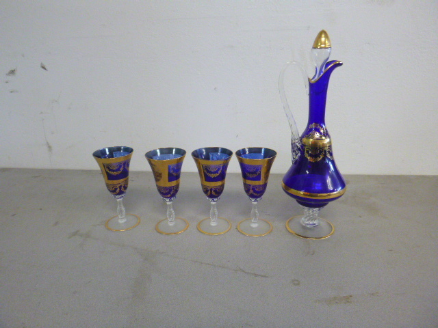 lot 109 image: Vintage Decanter with 4 Glasses