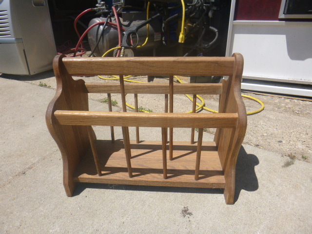 lot 117 image: Magazine Rack