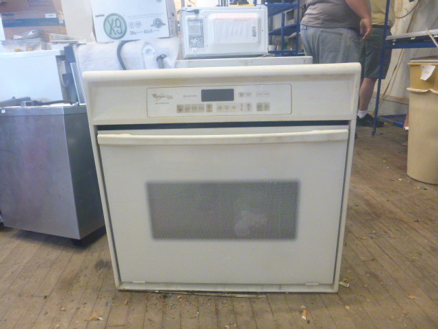 lot 132 image: Whirpool Electric Built-In Oven