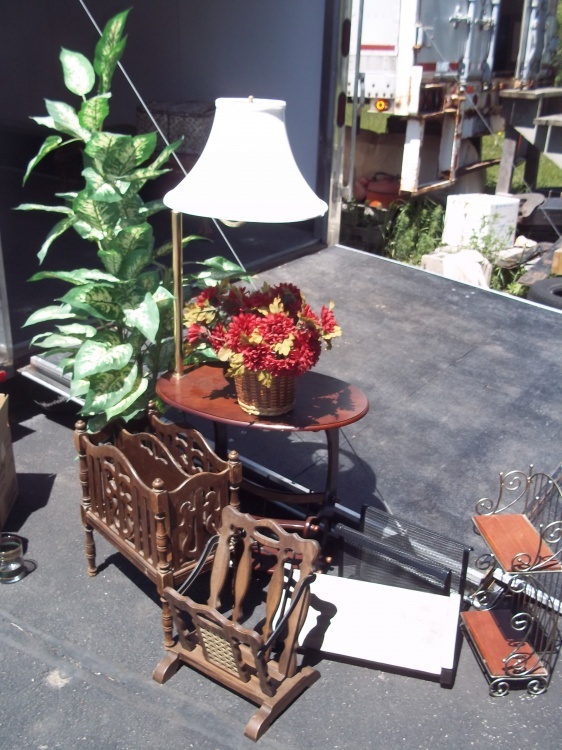 lot 32 image: Lot containing End table with lamp, shelves, and magazine racks