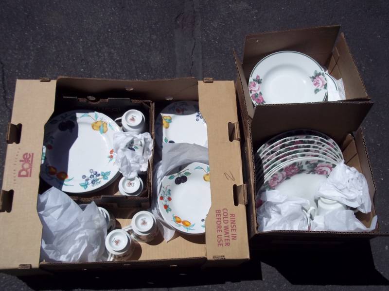 lot 35 image: Lot of dishes  2 different patterns