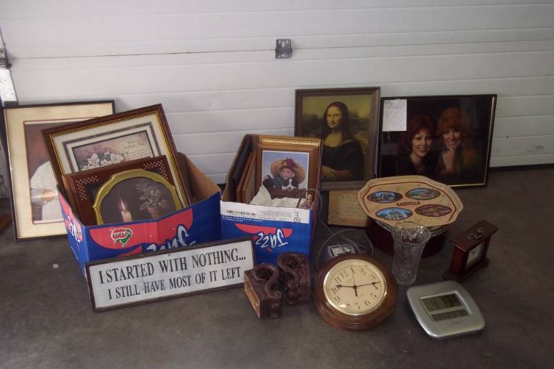 lot 41 image: Lot of Dcor, clocks  and pictures including a Dottie West Photo purchase at her Bankruptcy auction