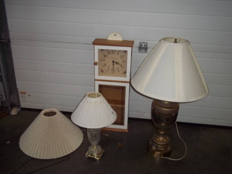 lot 46 image: Lamps and Clock