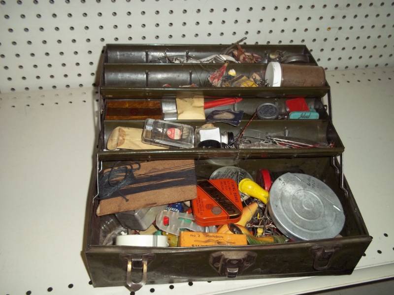 lot 2 image: Vintage Tackle Box with Tackle