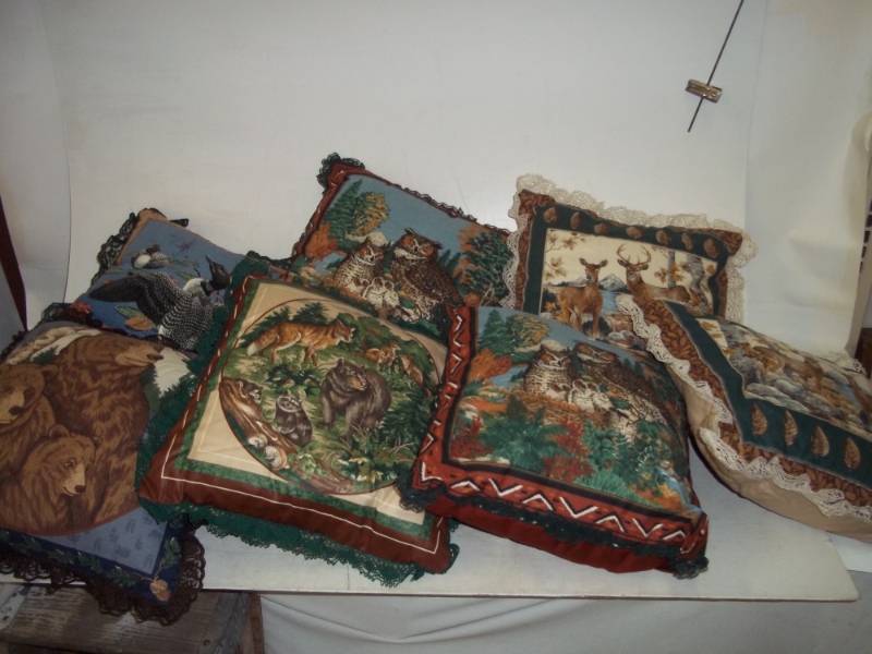 lot 20 image: Bag of 7 Wild life Pillows - home sewed