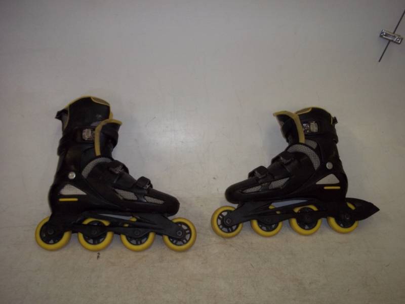 lot 23 image: Rollerblades size 6-9