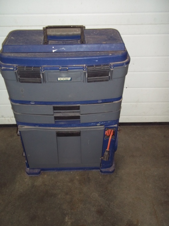 lot 57 image: Tool Box on wheels