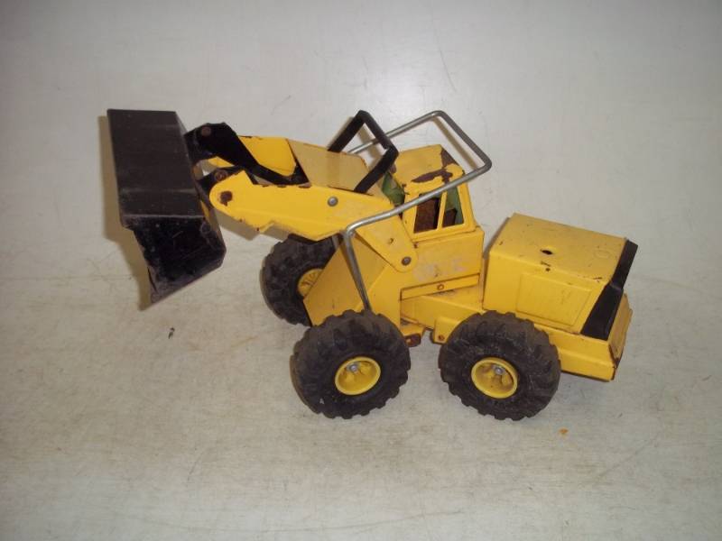 lot 61 image: Vintage Tonka Loader