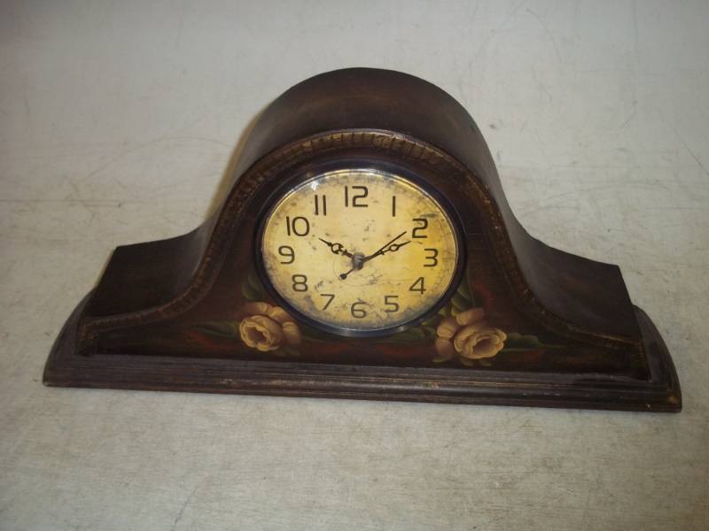 lot 95 image: Mantle Clock