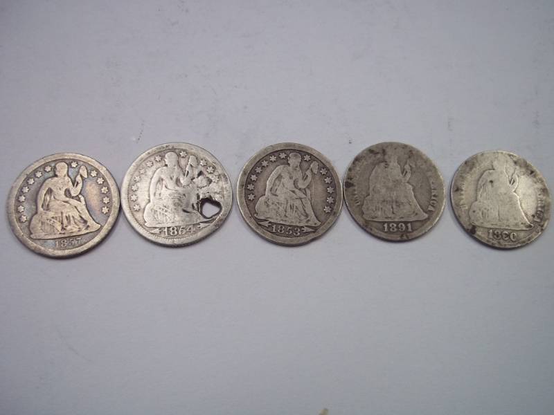 lot 104 image: Group Lot of 5  90% Silver Seated Liberty Dimes