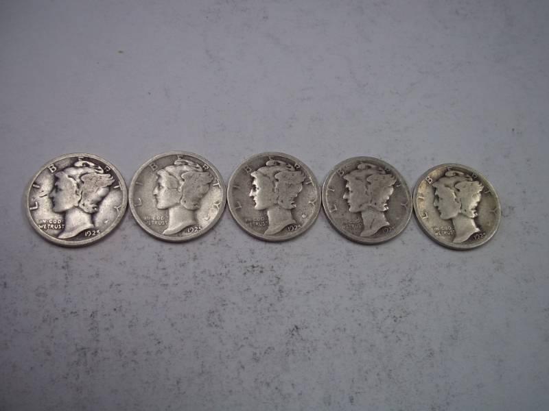 lot 124 image: Group Lot of 5  90% Silver Mercury Dimes