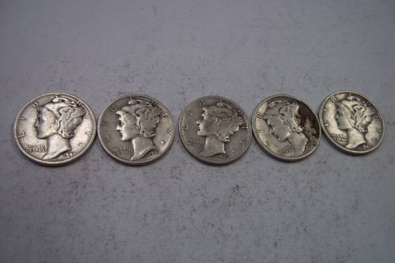 lot 130 image: Group Lot of 5  90% Silver Mercury Dimes 1941