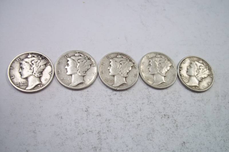 lot 132 image: Group Lot of 5  90% Silver Mercury Dimes 1941