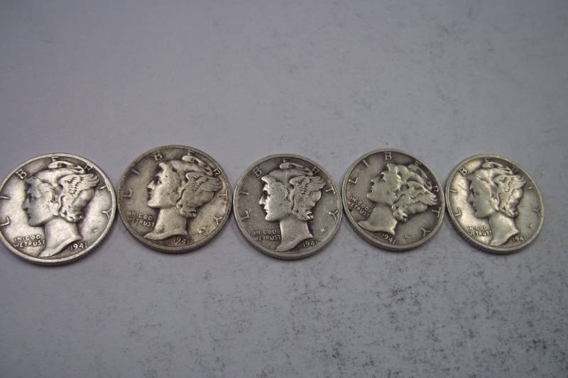lot 136 image: Group Lot of 5  90% Silver Mercury Dimes 1941