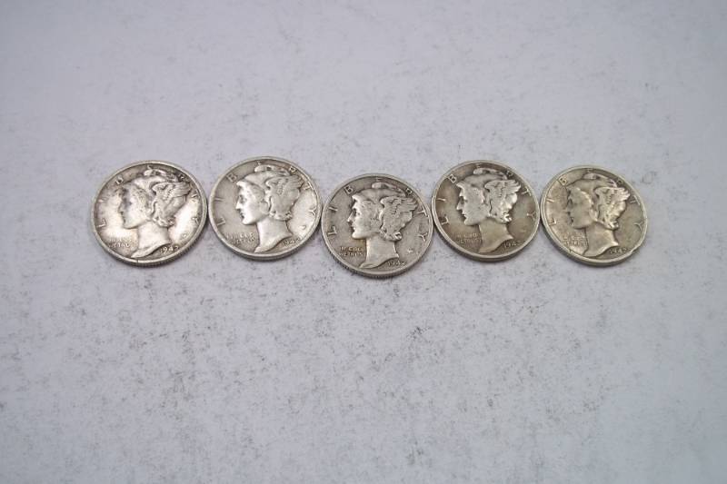 lot 138 image: Group Lot of 5  90% Silver Mercury Dimes 1942
