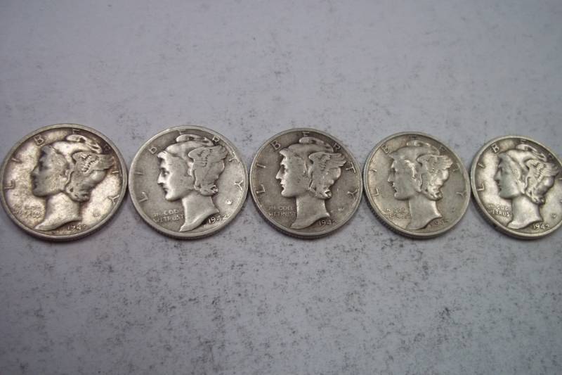 lot 140 image: Group Lot of 5  90% Silver Mercury Dimes 1942