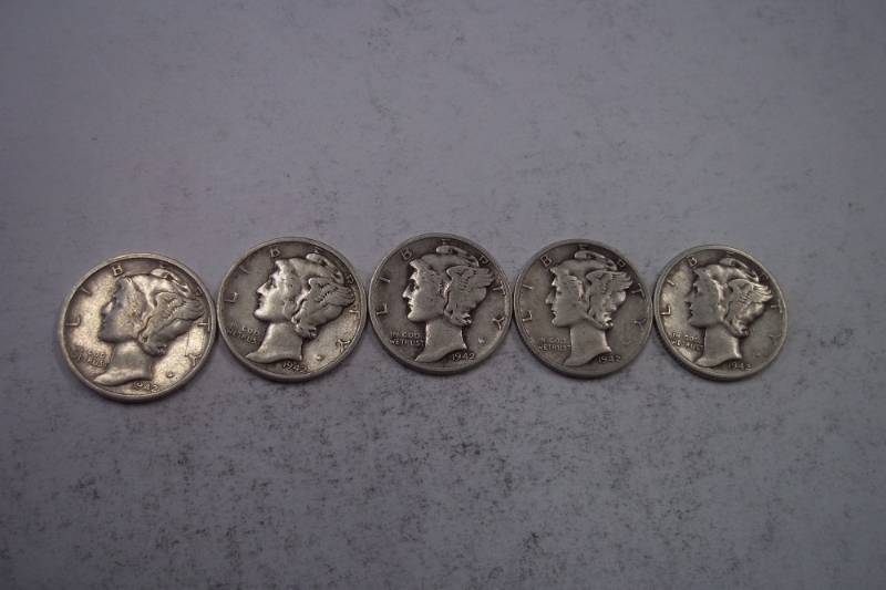 lot 143 image: Group Lot of 5  90% Silver Mercury Dimes 1942
