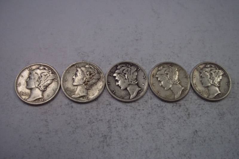 lot 149 image: Group Lot of 5  90% Silver Mercury Dimes 1943