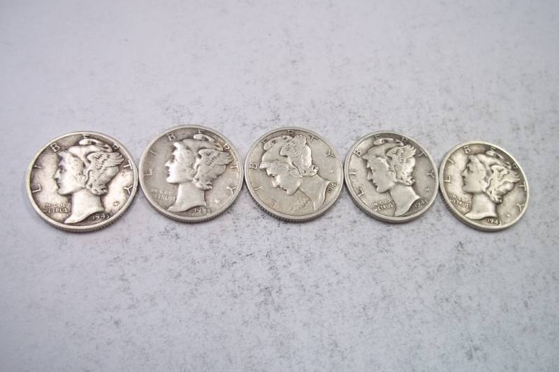 lot 151 image: Group Lot of 5  90% Silver Mercury Dimes 1943