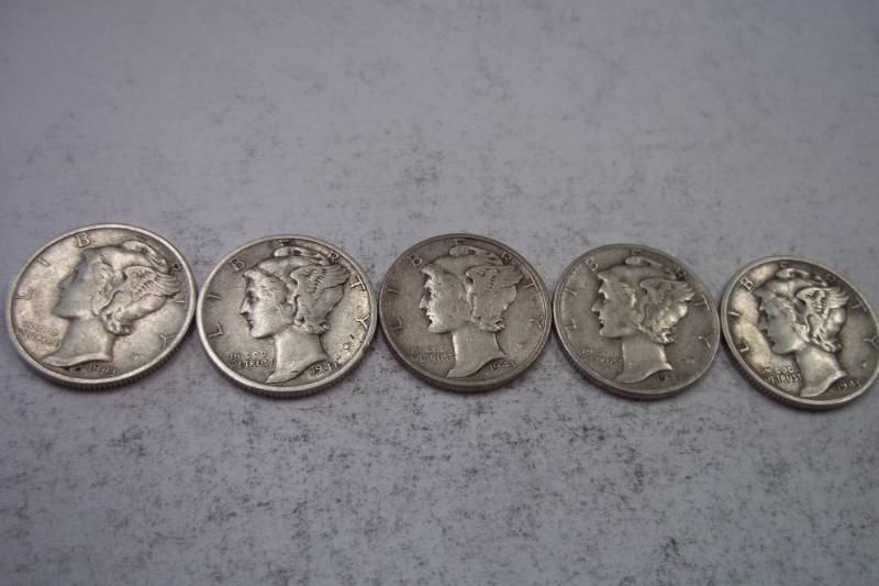 lot 157 image: Group Lot of 5  90% Silver Mercury Dimes 1943