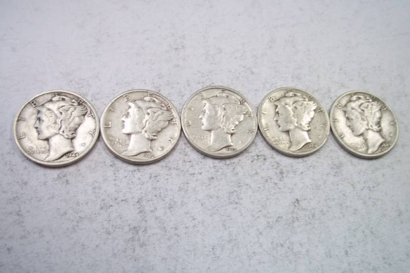 lot 158 image: Group Lot of 5  90% Silver Mercury Dimes 1944