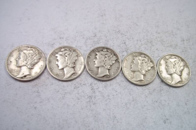 lot 160 image: Group Lot of 5  90% Silver Mercury Dimes 1944