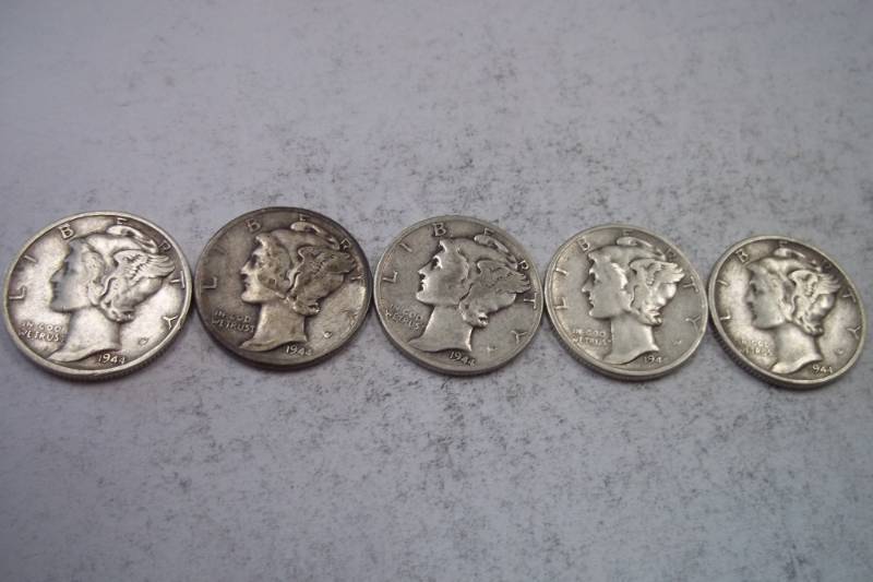 lot 161 image: Group Lot of 5  90% Silver Mercury Dimes 1944