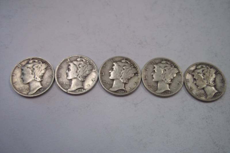 lot 166 image: Group Lot of 5  90% Silver Mercury Dimes 1944