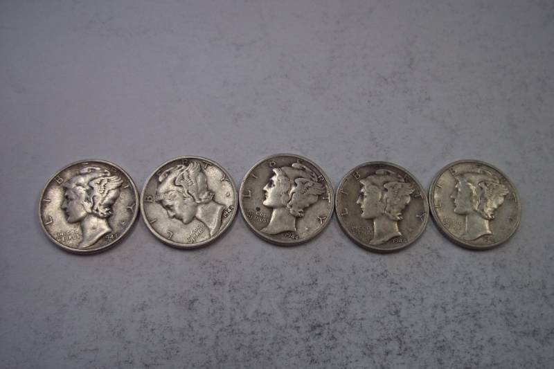 lot 168 image: Group Lot of 5  90% Silver Mercury Dimes 1944