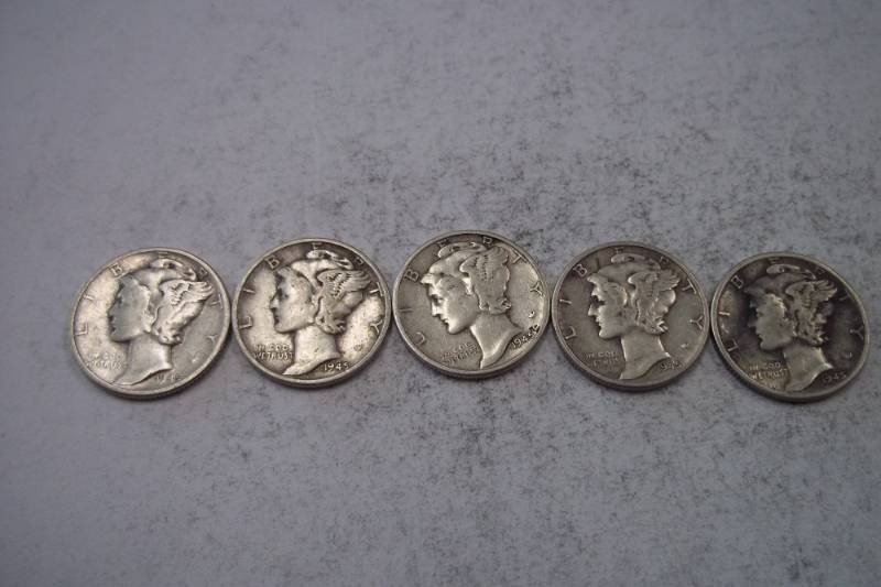 lot 173 image: Group Lot of 5  90% Silver Mercury Dimes 1945