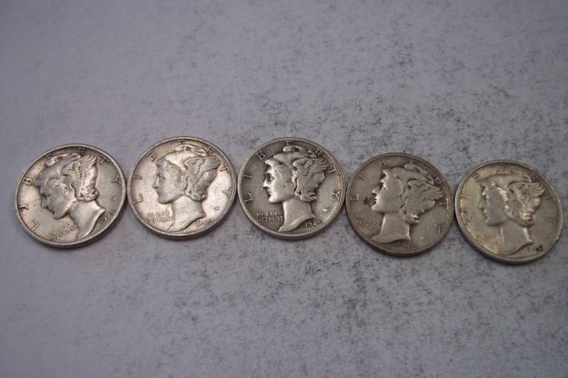 lot 176 image: Group Lot of 5  90% Silver Mercury Dimes 1945