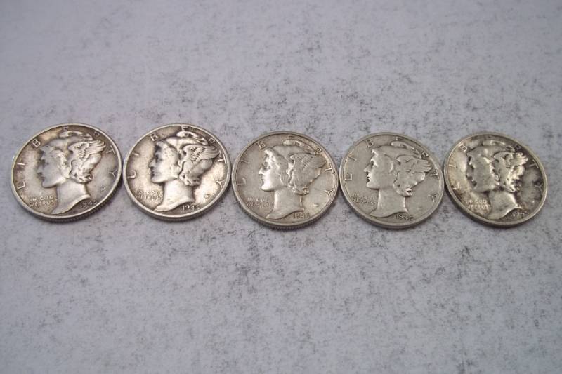 lot 178 image: Group Lot of 5  90% Silver Mercury Dimes 1945