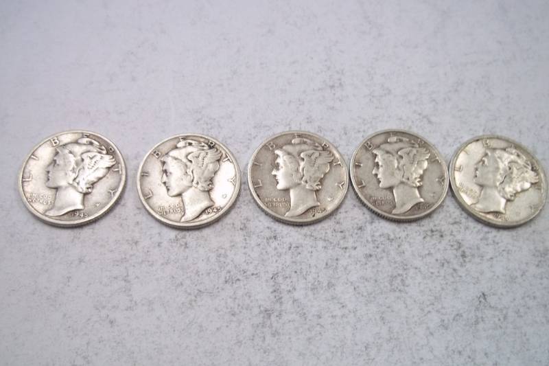 lot 179 image: Group Lot of 5  90% Silver Mercury Dimes 1945