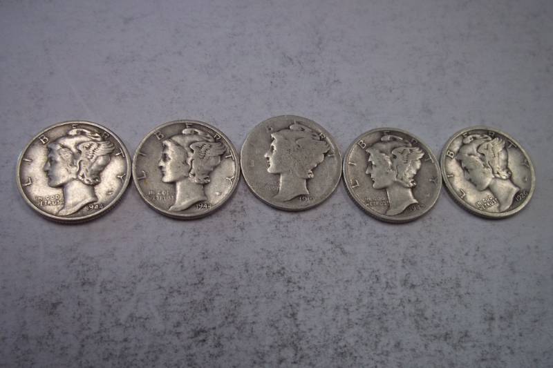 lot 186 image: Group Lot of 5  90% Silver Mercury Dimes