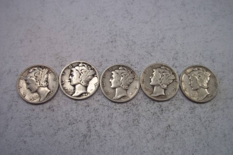 lot 190 image: Group Lot of 5  90% Silver Mercury Dimes 1942