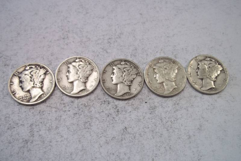 lot 194 image: Group Lot of 5  90% Silver Mercury Dimes
