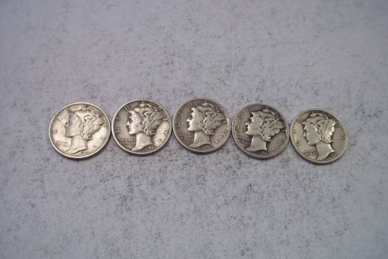 lot 197 image: Group Lot of 5  90% Silver Mercury Dimes 1941