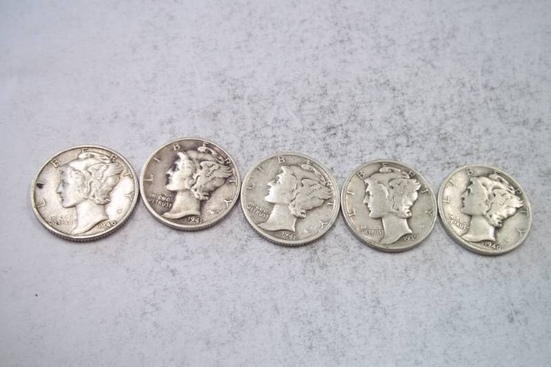 lot 198 image: Group Lot of 5  90% Silver Mercury Dimes