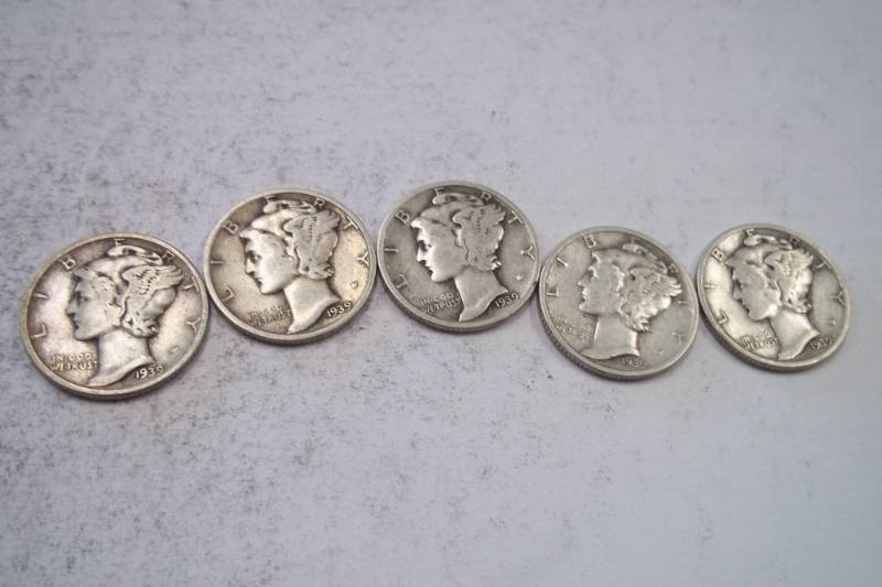 lot 200 image: Group Lot of 5  90% Silver Mercury Dimes 1939
