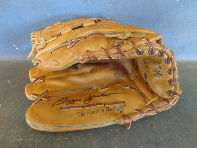 Signed Reggie Jackson Baseball Glove