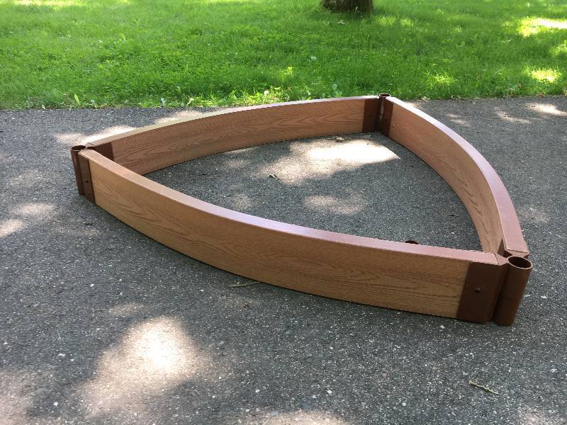 Frame it all _ Curved Raised Garden Kit