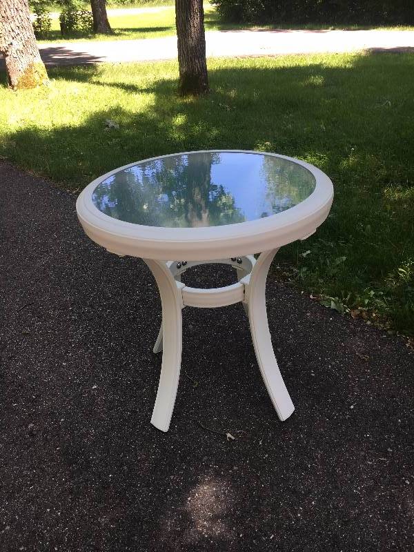 Hampton Bay Commerical Grade 18 Accent Table