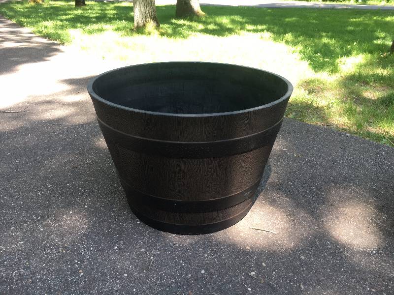NEW - Large 22 Planter Pot